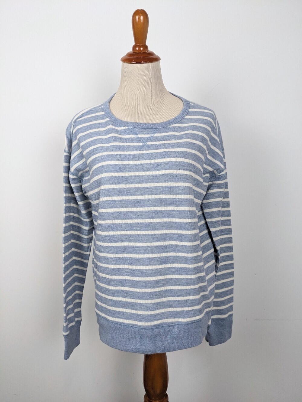 Gap Women's Blue White Striped Lightweight Sweater Size Medium